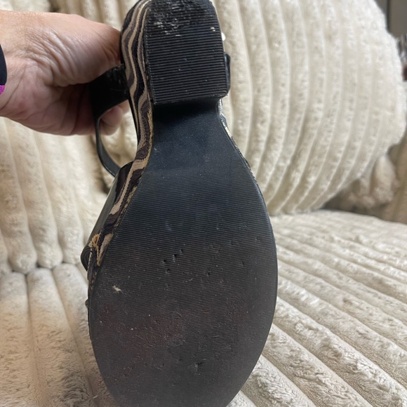 Madden Girl Black and Cream Zigzag Platform Sandals - Picture 5 of 7